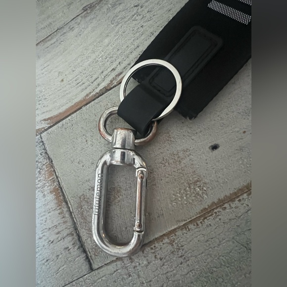 Lululemon keychain - Picture 5 of 7